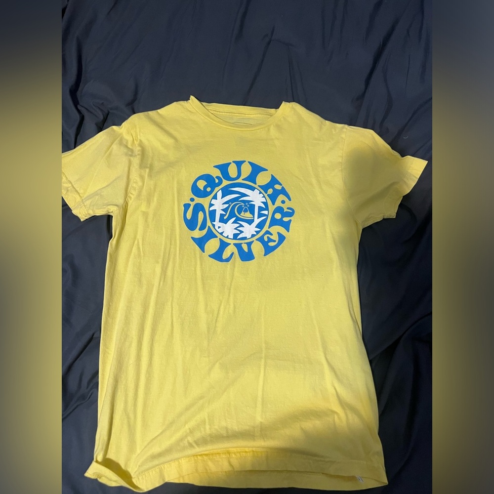 Quicksilver yellow t shirt medium